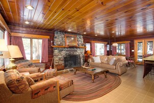 Chalet (2 Bedrooms) | Interior