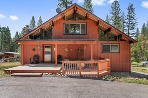 Chalet (3 Bedrooms) | Interior - Meadow View (Yosemite National Park)