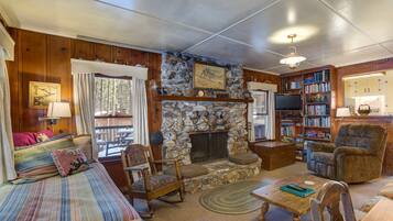 Chalet (3 Bedrooms) | 3 bedrooms, bed sheets