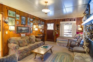 Interior - Chatterton's Cottage (Yosemite National Park)