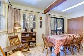Chalet (3 Bedrooms) | Interior - Chatterton's Cottage (Yosemite National Park)
