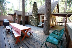 Front of property - Chatterton's Cottage (Yosemite National Park)