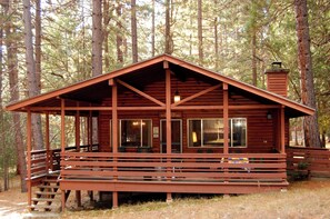 Front of property - Hasting's Hideaway (Yosemite National Park)