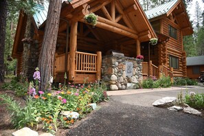 Chalet (4 Bedrooms) | Interior