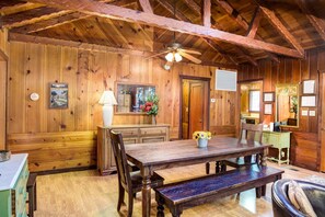 Chalet (4 Bedrooms) | Interior - Soots-me (Yosemite National Park)
