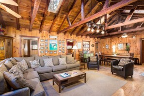 Chalet (4 Bedrooms) | Interior - Soots-me (Yosemite National Park)