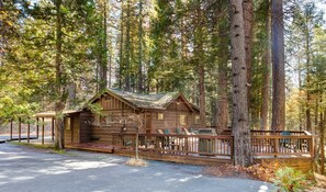 Chalet (4 Bedrooms) | Interior - Soots-me (Yosemite National Park)