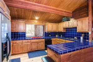 Interior - Cedar Chalet (Yosemite National Park)