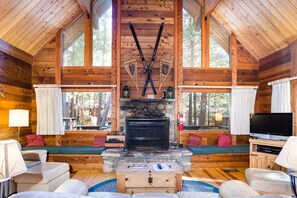 Interior - Cedar Chalet (Yosemite National Park)