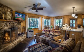 Chalet (2 Bedrooms) | Interior - Pine Creek Cabin (Yosemite National Park)