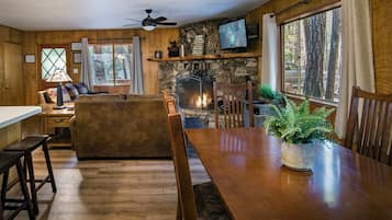 Chalet (2 Bedrooms) | Interior