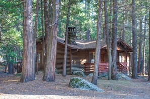 Interior - Pine Creek Cabin (Yosemite National Park)