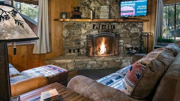 Chalet (2 Bedrooms) | Interior