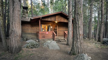 Chalet (2 Bedrooms) | Front of property