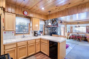 Chalet (1 Bedroom) | Interior - Cedar Lodge (Yosemite National Park)