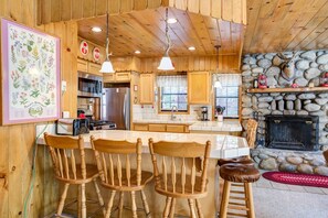 Chalet (1 Bedroom) | Interior - Cedar Lodge (Yosemite National Park)