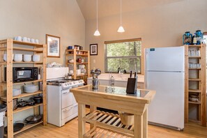 Chalet (2 Bedrooms) | Interior - Wawona Chalet (Yosemite National Park)