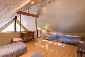 Chalet (2 Bedrooms) | Interior