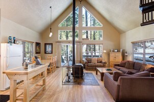 Chalet (2 Bedrooms) | Interior