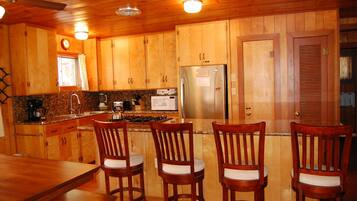 Chalet (2 Bedrooms) | Interior