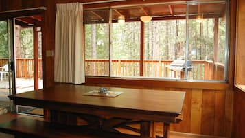 Chalet (2 Bedrooms) | Interior