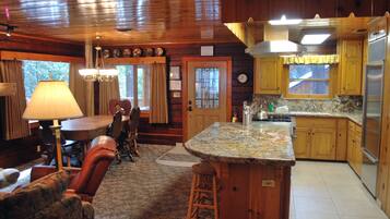 Chalet (2 Bedrooms) | Interior