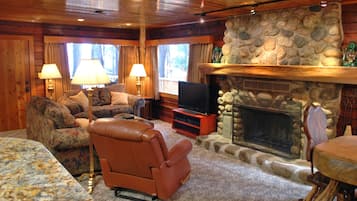 Chalet (2 Bedrooms) | Interior