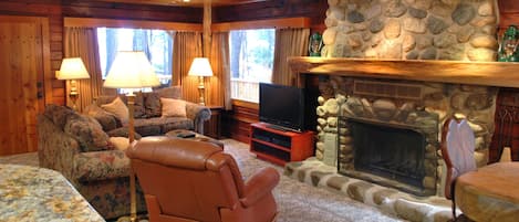 Chalet (2 Bedrooms) | Interior