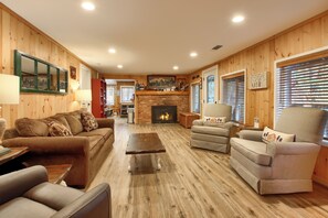 Interior - The Little Creek Cabin (Yosemite National Park)