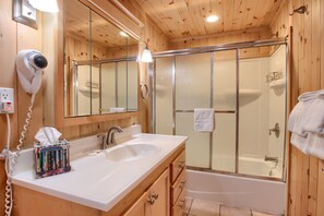 Chalet (2 Bedrooms) | Interior - The Little Creek Cabin (Yosemite National Park)
