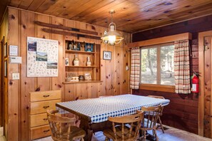 Interior - Creekside Cabin (Yosemite National Park)