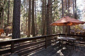 Chalet (2 Bedrooms) | Interior - Creekside Cabin (Yosemite National Park)