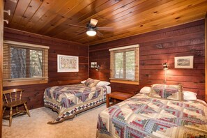 Chalet (2 Bedrooms) | Interior