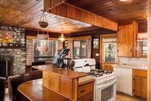 Interior - Creekside Cabin (Yosemite National Park)