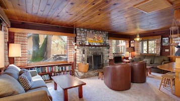 Chalet (2 Bedrooms) | Interior