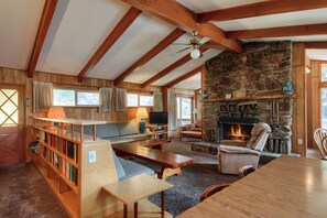 Interior - Yosemite Mountain Lodge (Yosemite National Park)