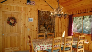 Chalet (3 Bedrooms) | Interior