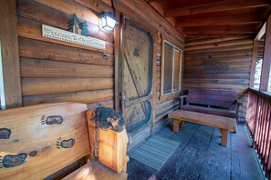 Chalet (2 Bedrooms) | Interior - Howard's Retreat (Yosemite National Park)