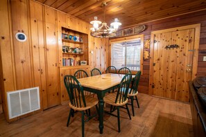 Interior - Howard's Retreat (Yosemite National Park)