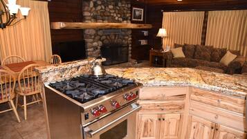 Chalet (2 Bedrooms) | Interior