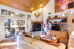 Chalet (4 Bedrooms) | Interior - Miller's Landing (Yosemite National Park)