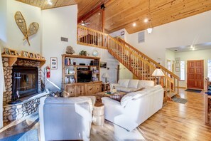 Chalet (4 Bedrooms) | Interior - Miller's Landing (Yosemite National Park)