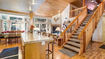 Chalet (4 Bedrooms) | Interior