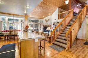 Chalet (4 Bedrooms) | Interior - Miller's Landing (Yosemite National Park)