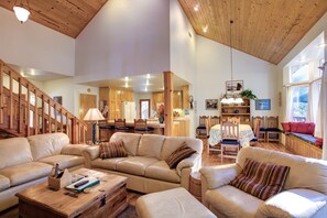Chalet (4 Bedrooms) | Interior - Miller's Landing (Yosemite National Park)