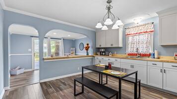 House (2 Bedrooms) | Interior