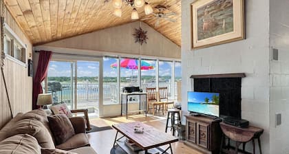 Twin Sails Cozy Atlantic Ave Retreat in Wells