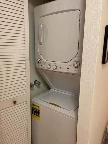 Beachfront Bliss Walk to Sand, Pool, Restaurants