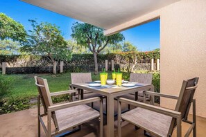 Interior - Beachfront Bliss Walk to Sand, Pool, Restaurants (Kihei)