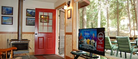 Chalet (2 Bedrooms) | Interior